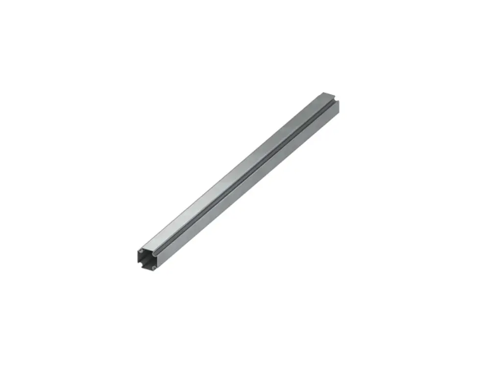 Profilrohr aus verzinktem Stahl von TECE, längliches, rechteckiges Metallstück mit offenen Enden, geeignet für verschiedene Bauanwendungen.
